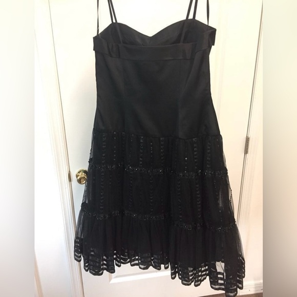 Brand new short dress - Picture 2 of 2